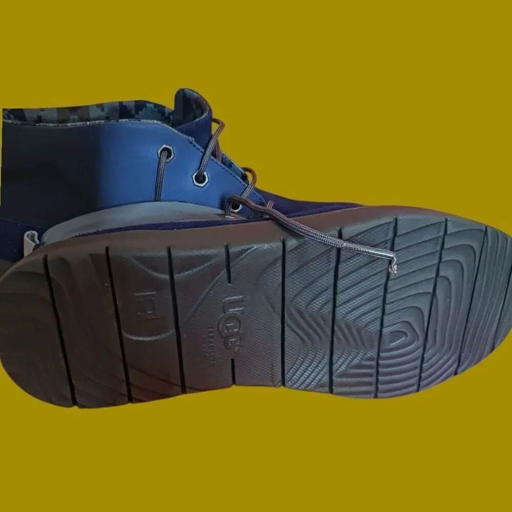 UGG Blue Youth Reflective Canoe Chukka Boots Navy Blue Size 6